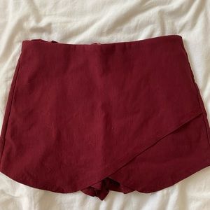 DARK RED SKORT